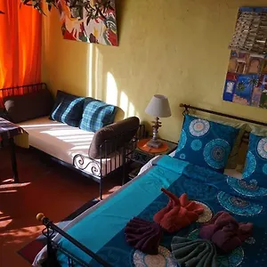 https://chambre-dhote-la-maison-du-petit-canard.fr-provencehotel.com